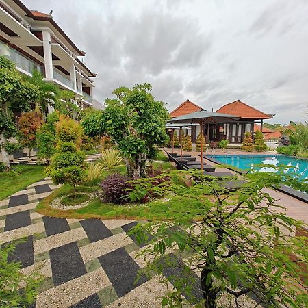 Nusa Sedayu Hotel By Ocean View Batununggul Buitenkant foto