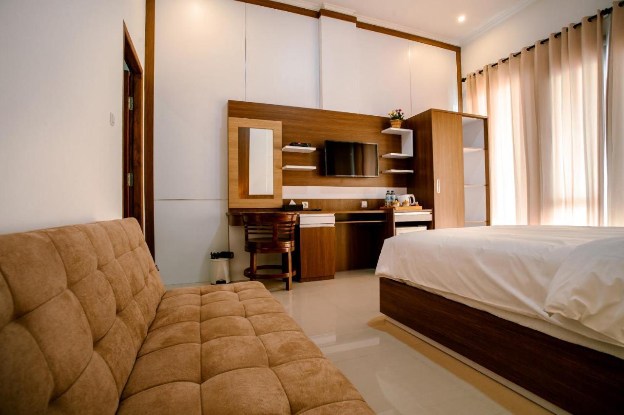 Nusa Sedayu Hotel By Ocean View Batununggul Buitenkant foto