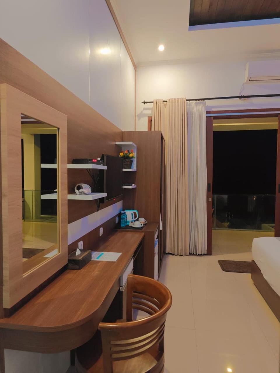 Nusa Sedayu Hotel By Ocean View Batununggul Buitenkant foto