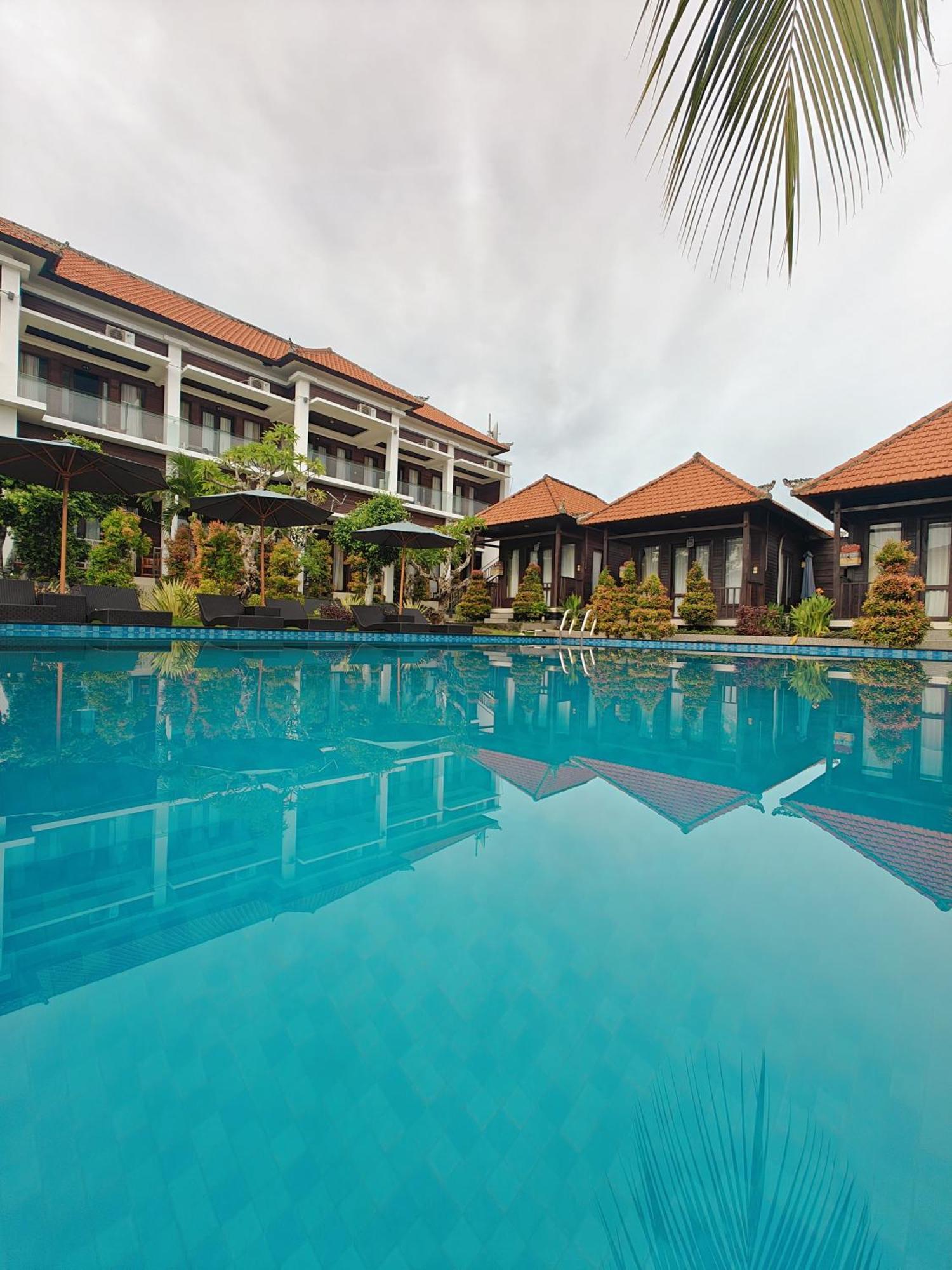 Nusa Sedayu Hotel By Ocean View Batununggul Buitenkant foto