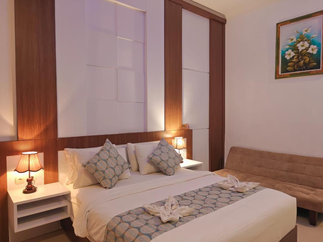 Nusa Sedayu Hotel By Ocean View Batununggul Buitenkant foto