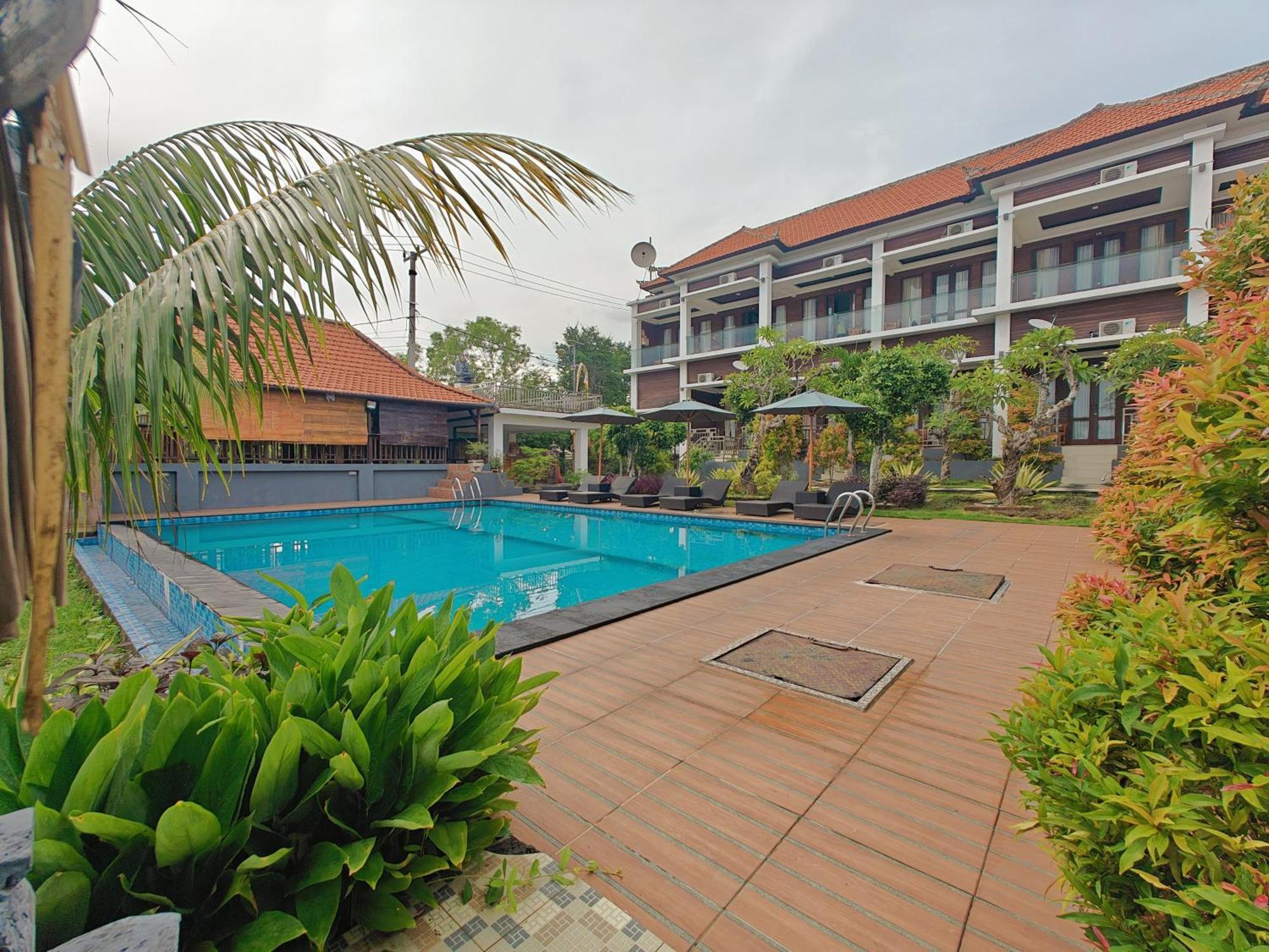 Nusa Sedayu Hotel By Ocean View Batununggul Buitenkant foto