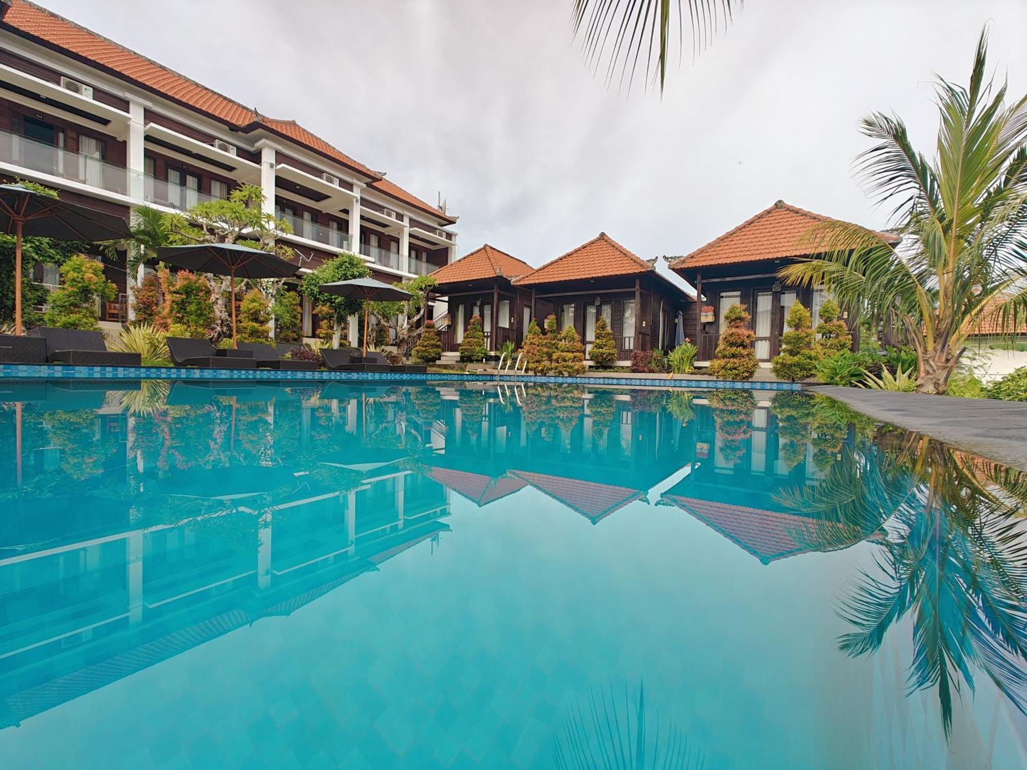 Nusa Sedayu Hotel By Ocean View Batununggul Buitenkant foto