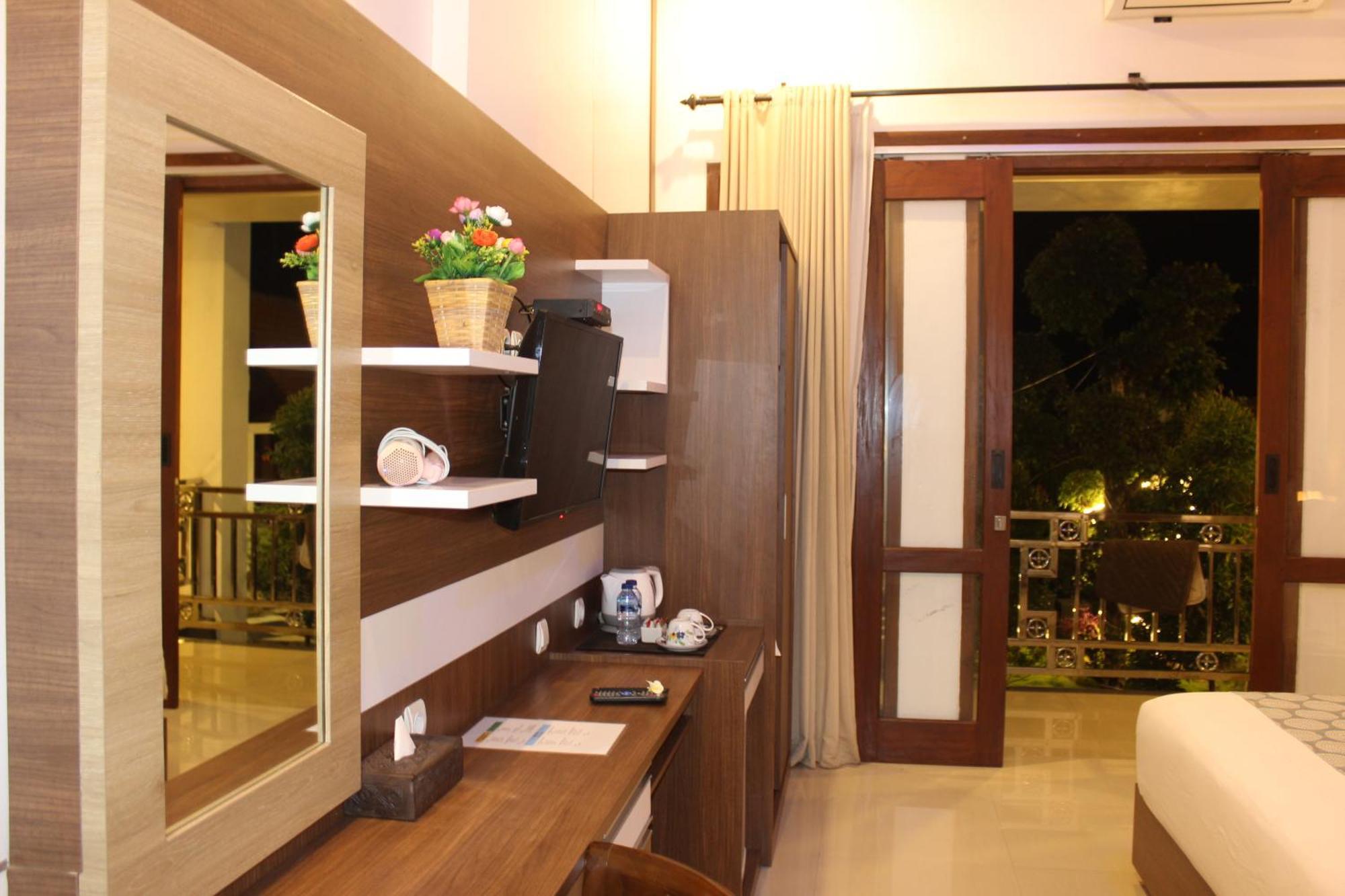 Nusa Sedayu Hotel By Ocean View Batununggul Buitenkant foto