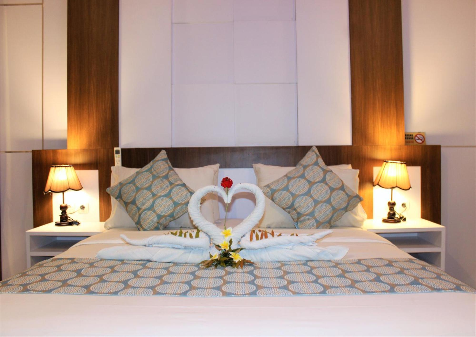Nusa Sedayu Hotel By Ocean View Batununggul Buitenkant foto