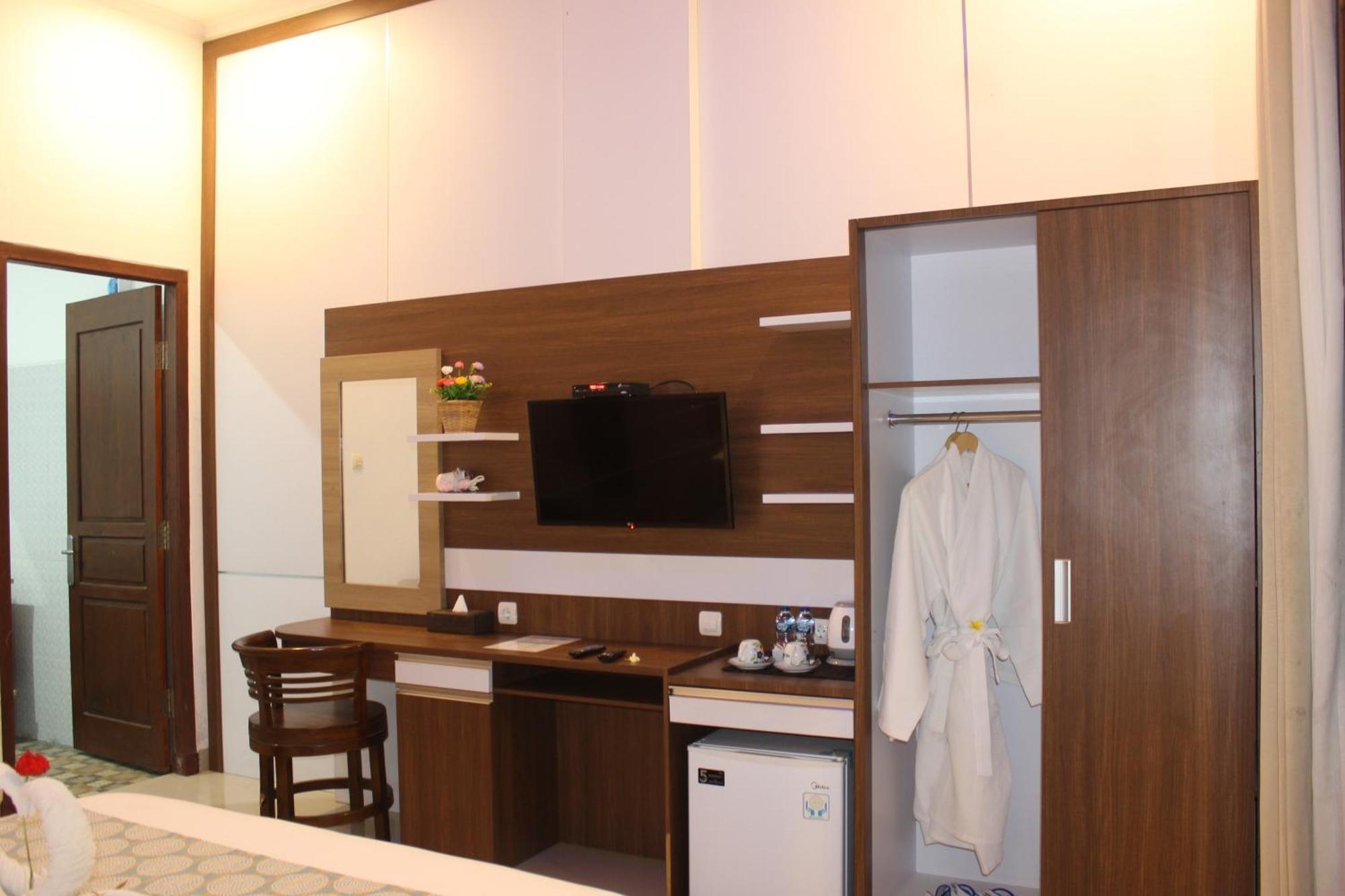 Nusa Sedayu Hotel By Ocean View Batununggul Buitenkant foto