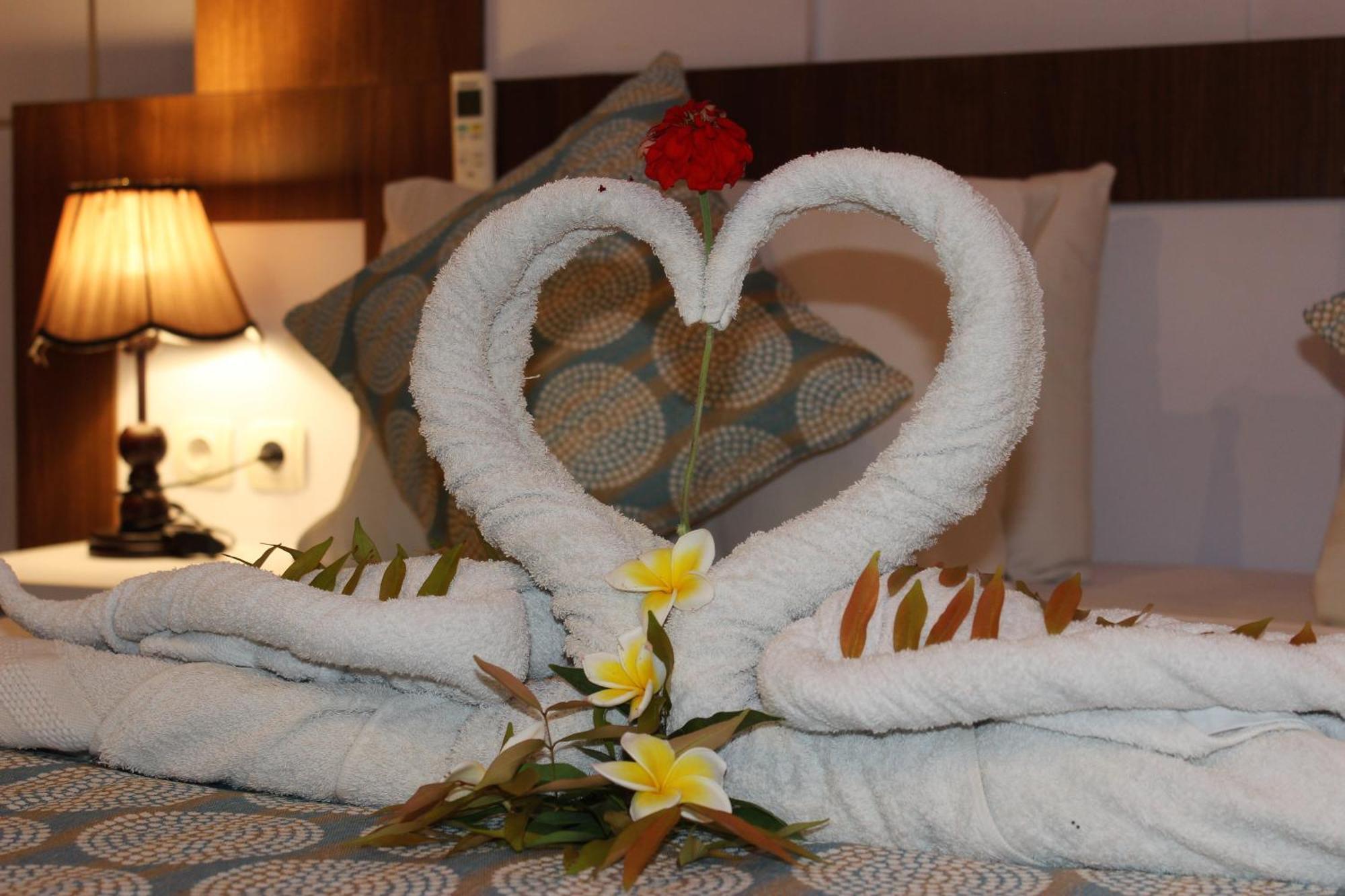 Nusa Sedayu Hotel By Ocean View Batununggul Buitenkant foto