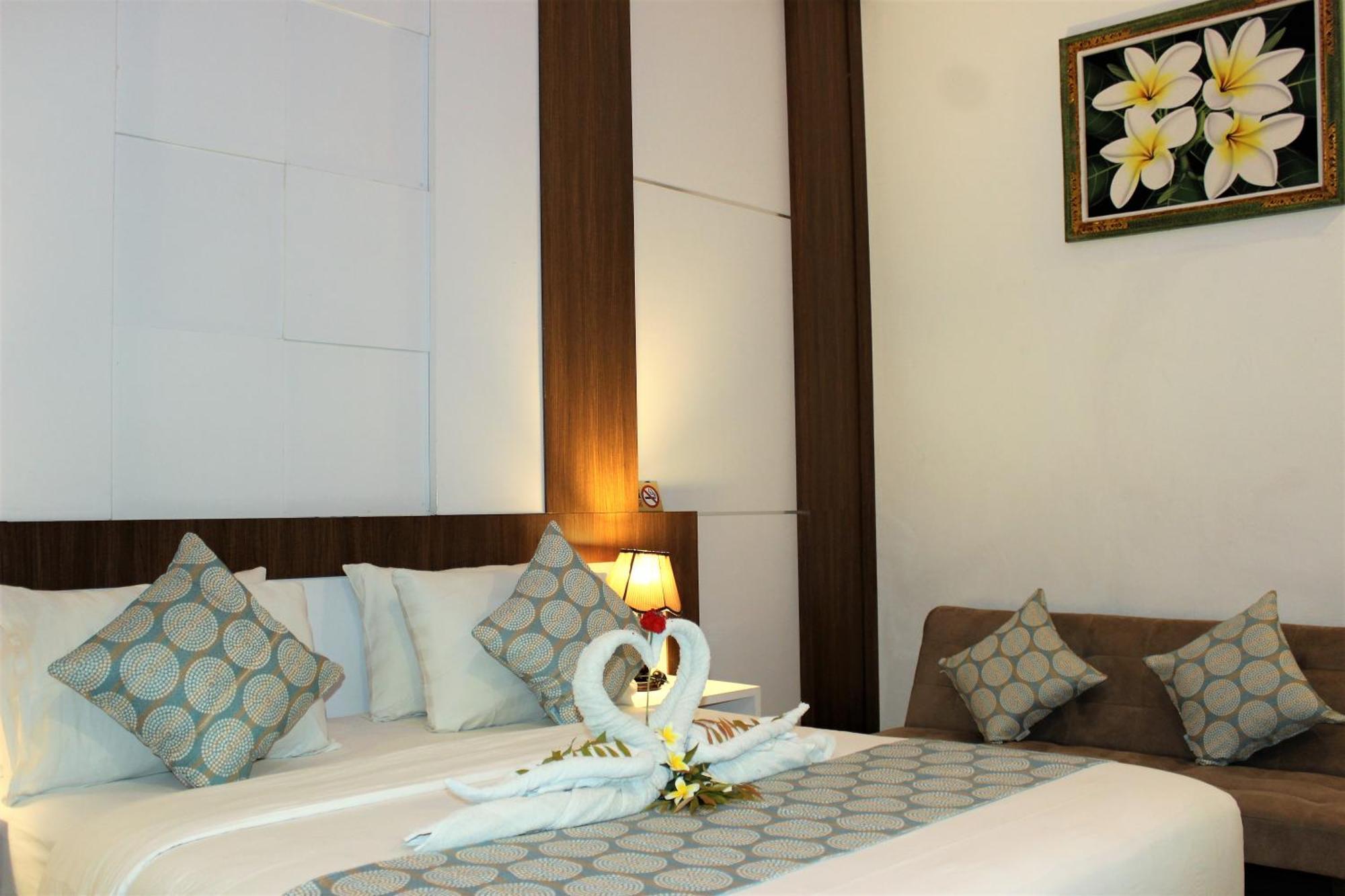 Nusa Sedayu Hotel By Ocean View Batununggul Buitenkant foto