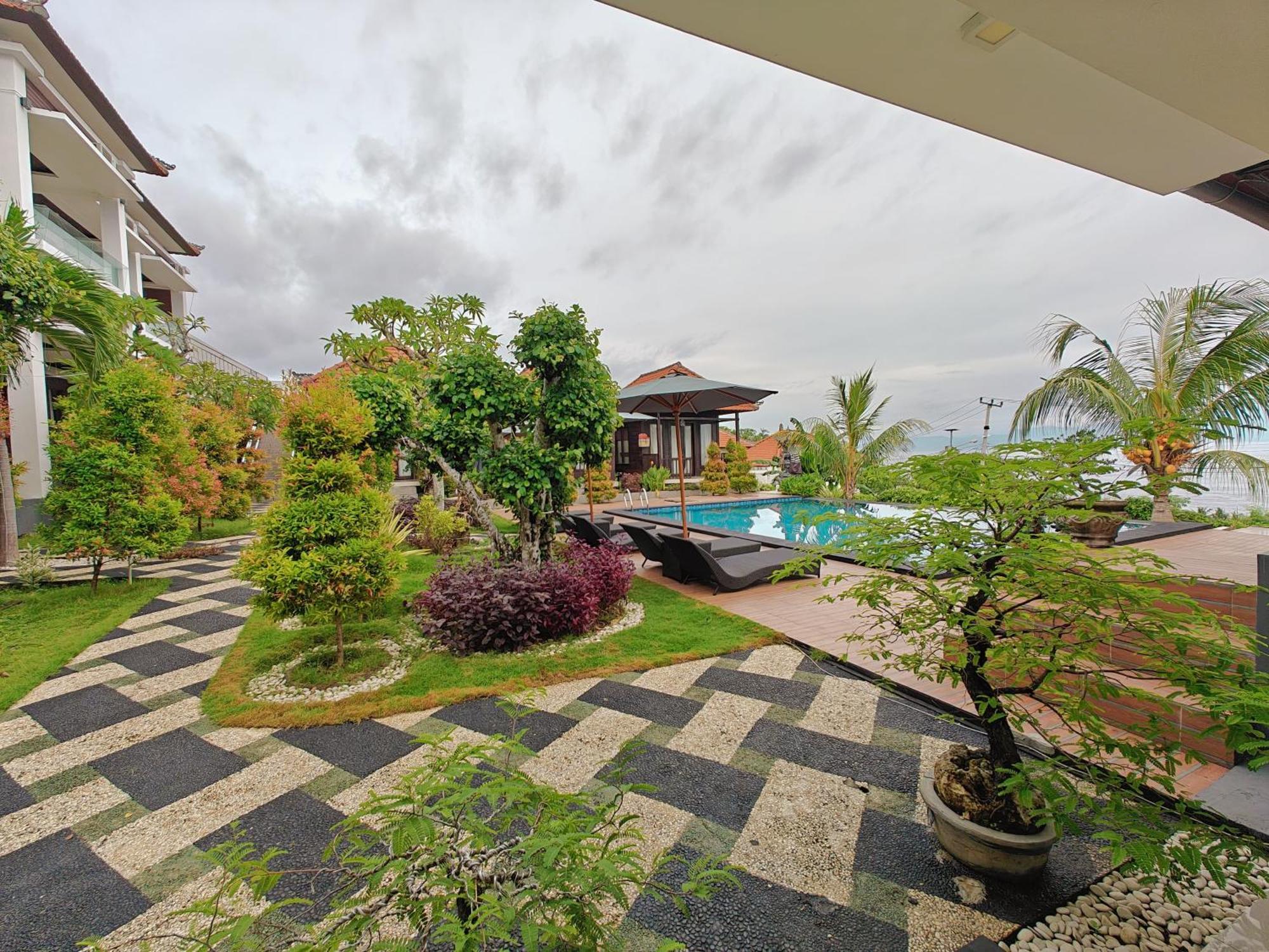 Nusa Sedayu Hotel By Ocean View Batununggul Buitenkant foto