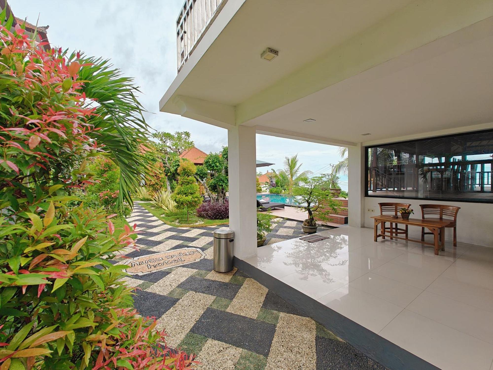 Nusa Sedayu Hotel By Ocean View Batununggul Buitenkant foto